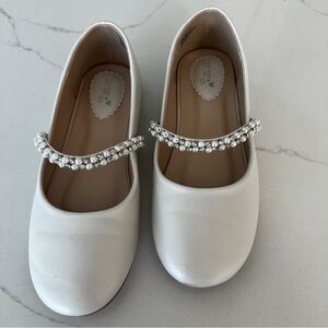 Girls size 4 really cute white shoes